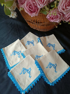 Set of 6 napkins with blue bow design and lace details