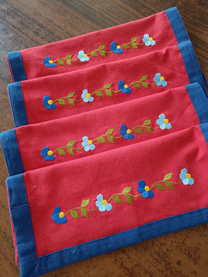 Set of 4 Placement mats in red with Floral embroidery