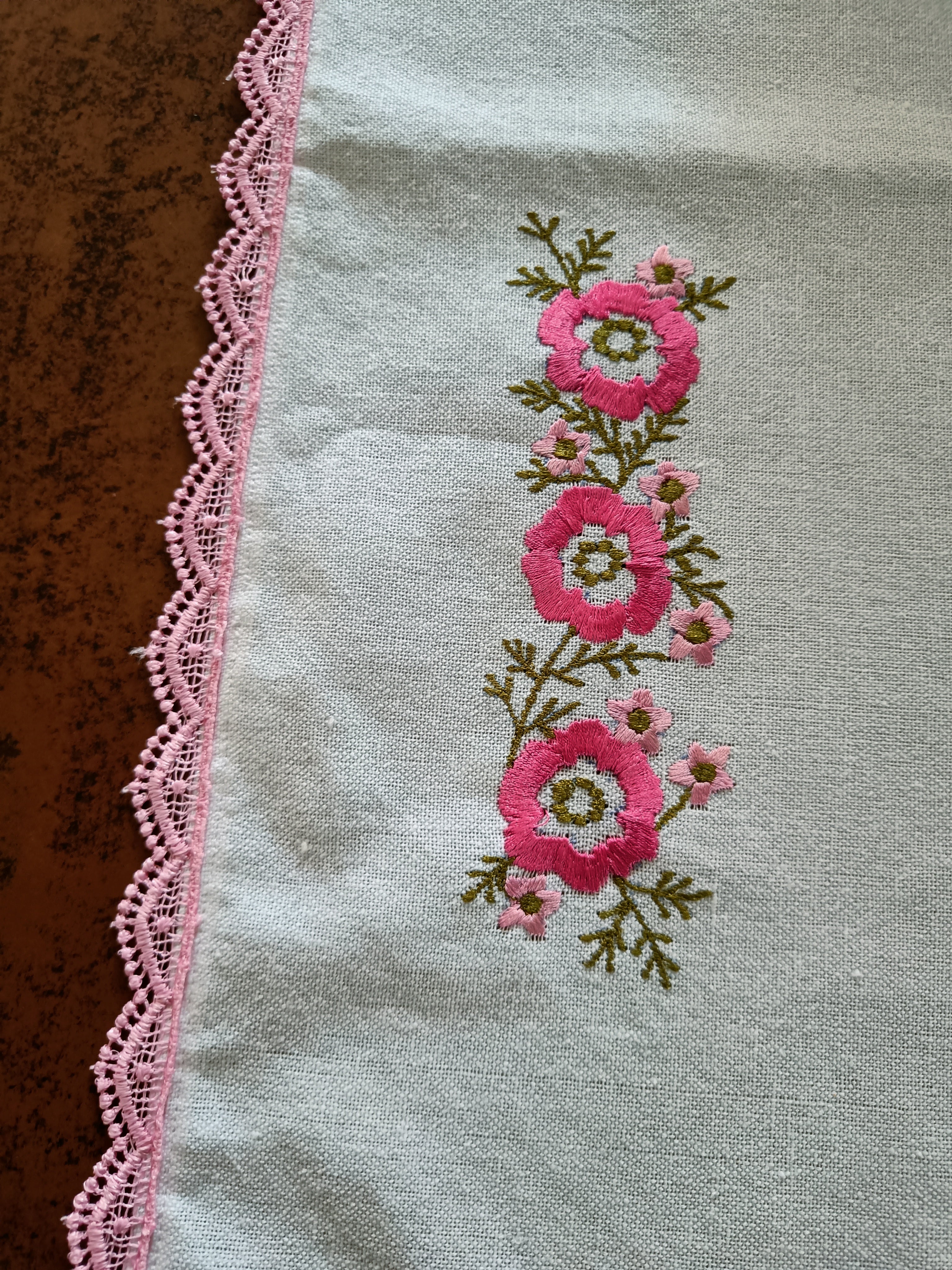 White and Pink runner with lace & floral embroidery